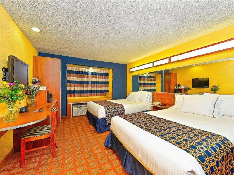 Microtel Inn & Suites By Wyndham New Braunfels I-35 Экстерьер фото