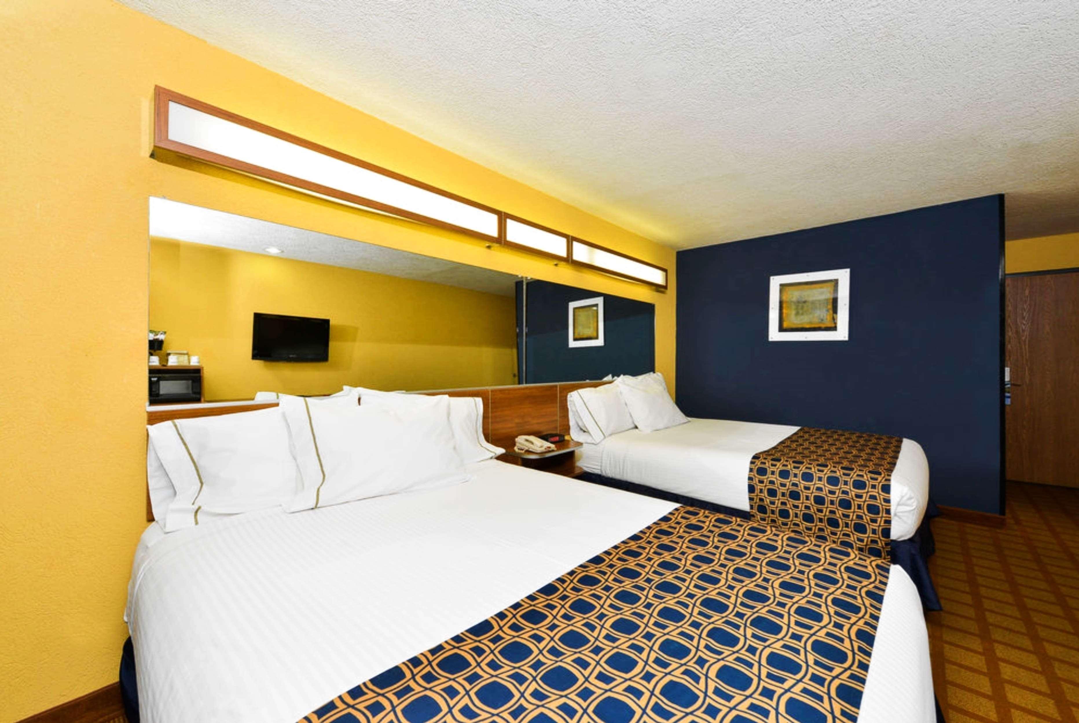 Microtel Inn & Suites By Wyndham New Braunfels I-35 Экстерьер фото