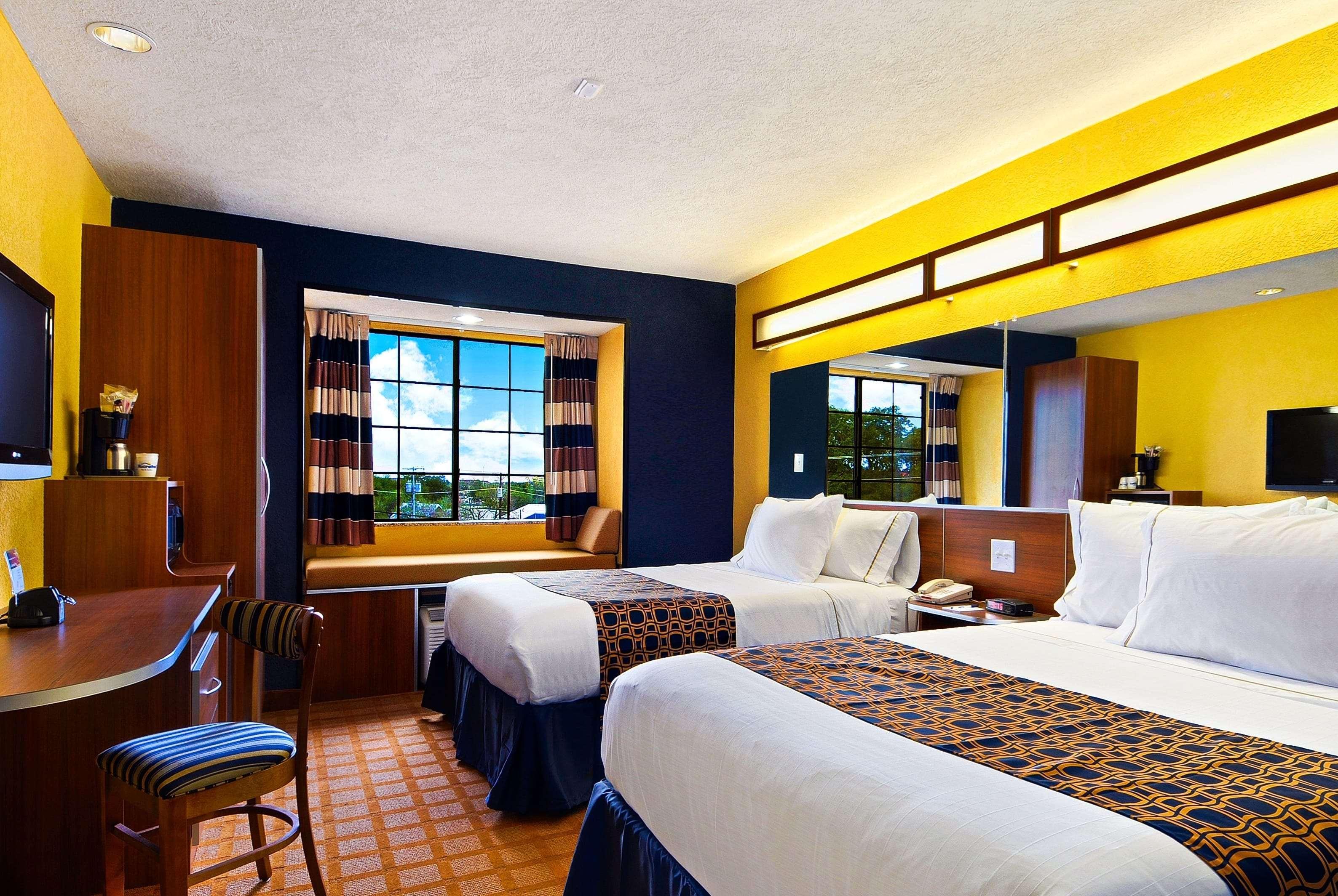Microtel Inn & Suites By Wyndham New Braunfels I-35 Экстерьер фото