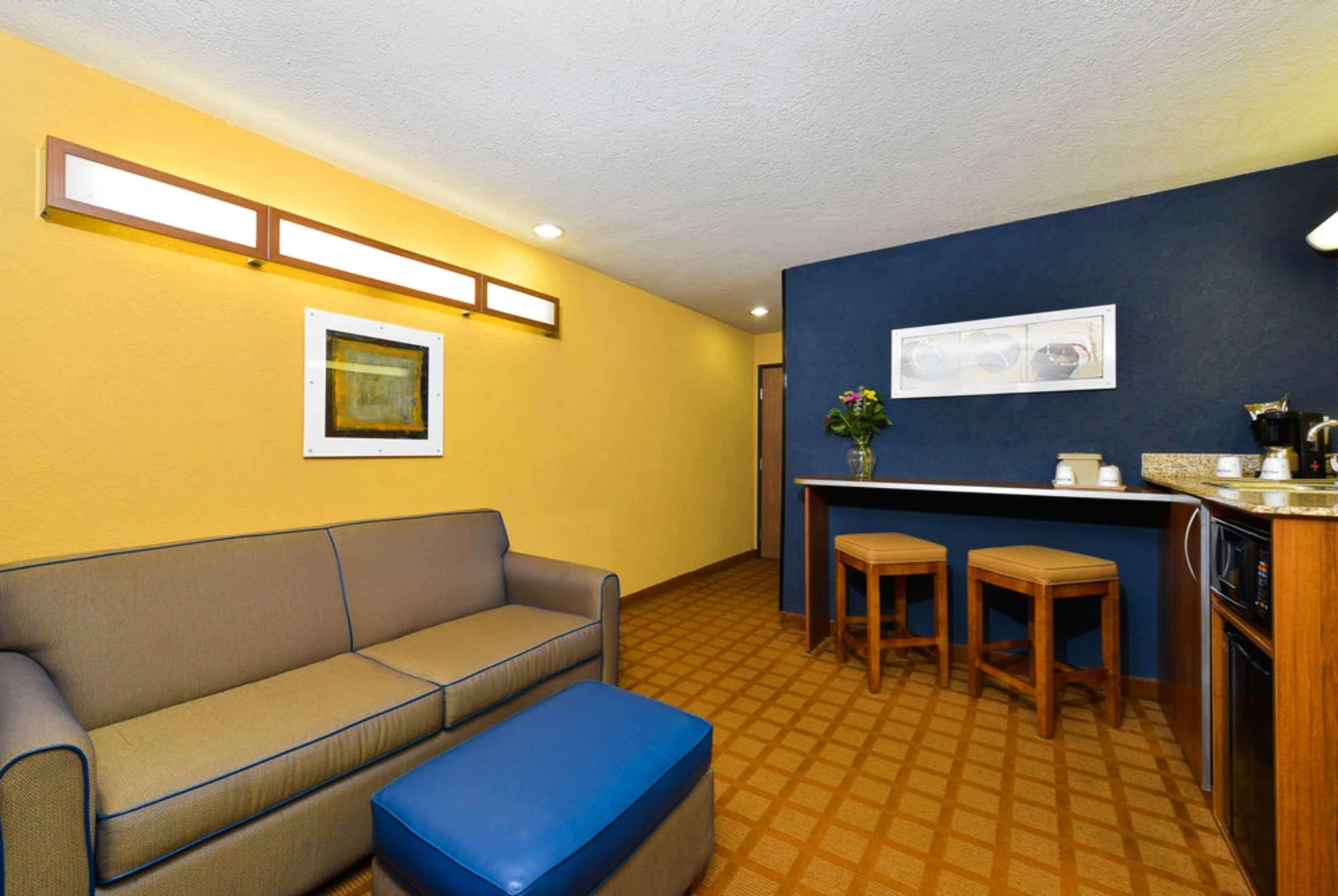 Microtel Inn & Suites By Wyndham New Braunfels I-35 Экстерьер фото