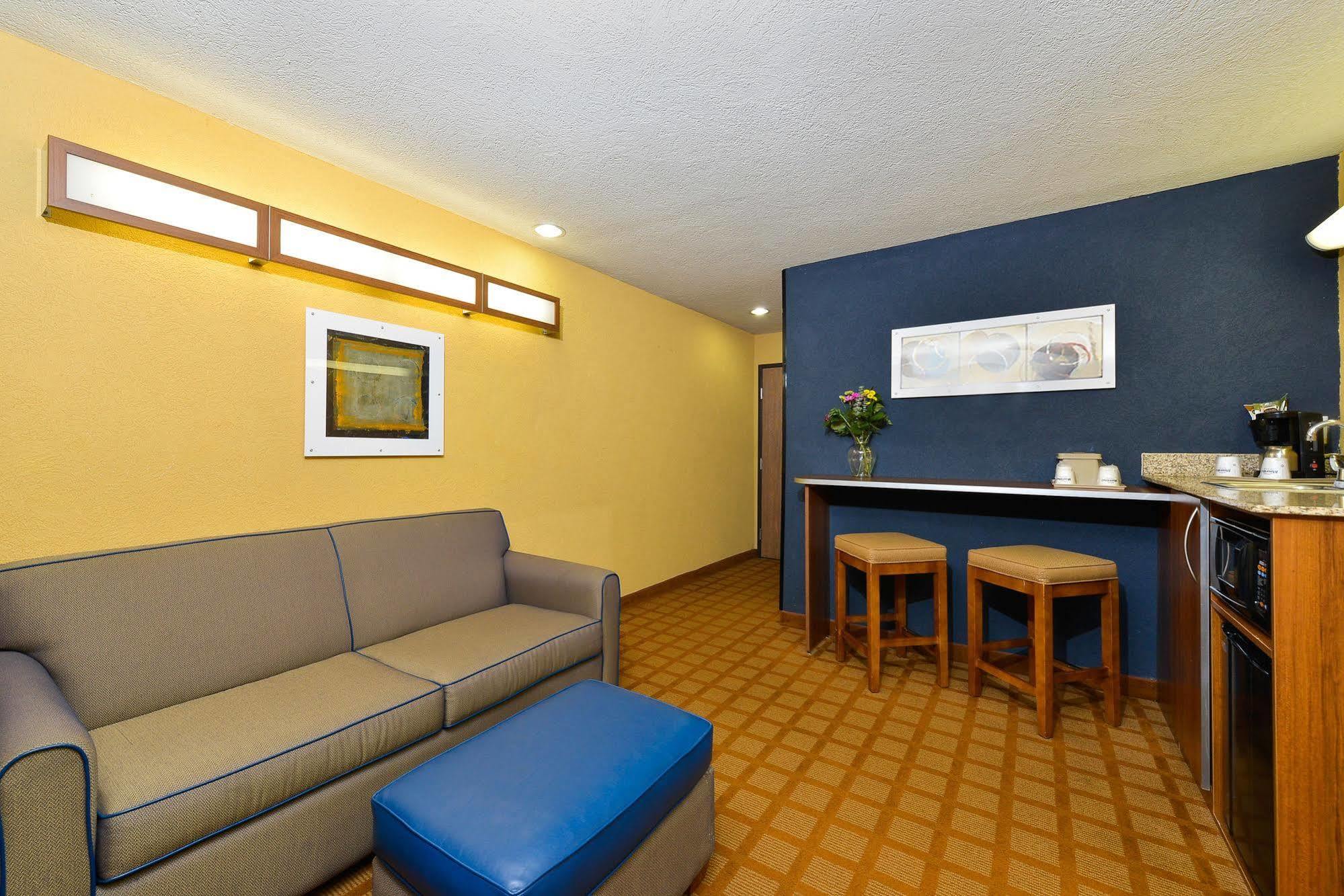 Microtel Inn & Suites By Wyndham New Braunfels I-35 Экстерьер фото